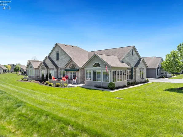 2700 Canterbury Cir #B, Port Clinton, OH 43452