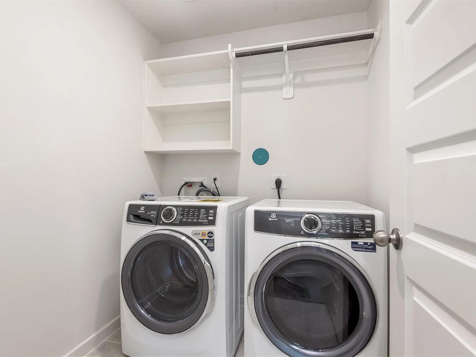 3 bed, 2.0 bath, 1605 sqft, $2,100 — Photo 4