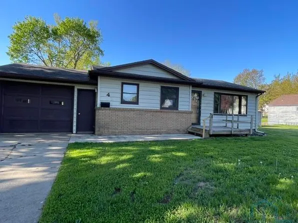 45 7th St SE, Sioux Center, IA 51250