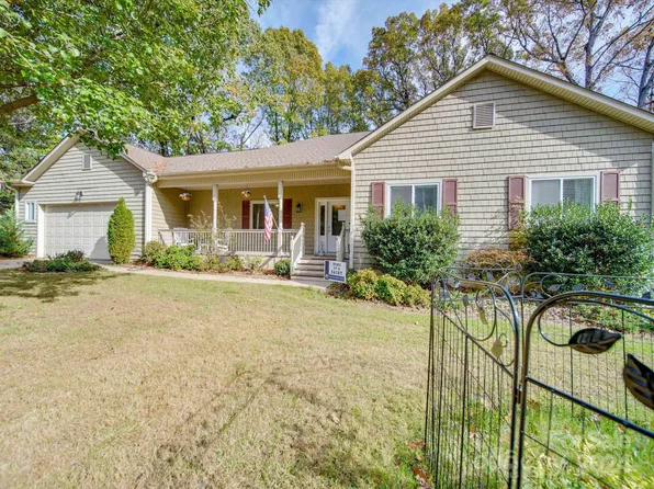 3247 Windbluff Dr, Charlotte, NC 28277