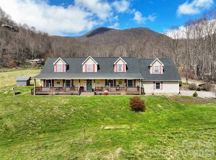 371 Ned Cove Rd, Waynesville, NC 28785