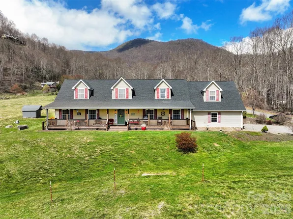 371 Ned Cove Rd, Waynesville, NC 28785