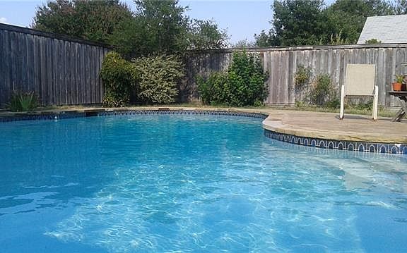 2nd image of 1301 Buckingham Pl