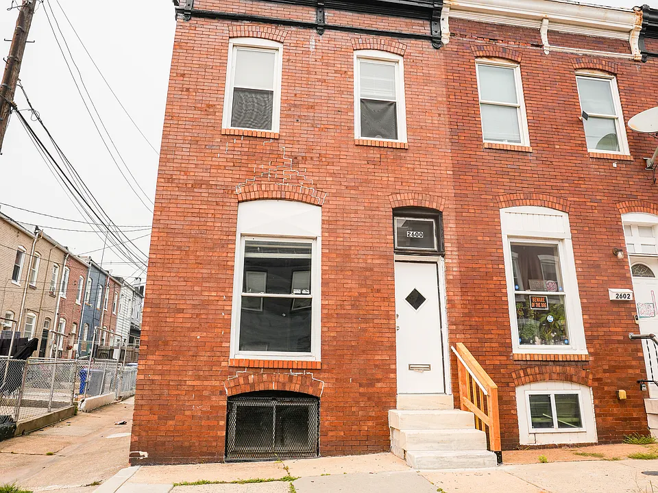 2600 Llewelyn Ave