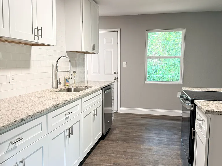 502 E Park Ave — Photo 3