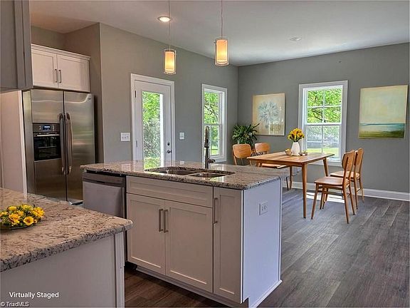 4th image of 7376 Ridge Rd