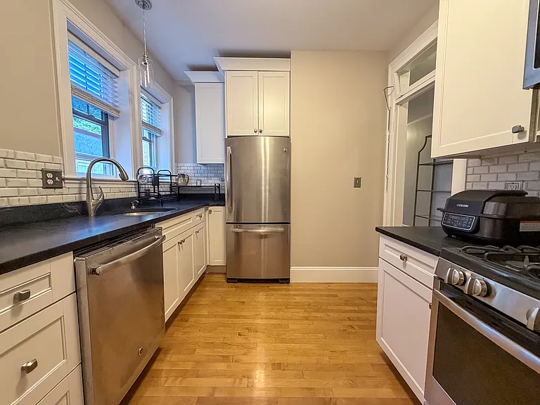 569 Franklin St #6 — Photo 12