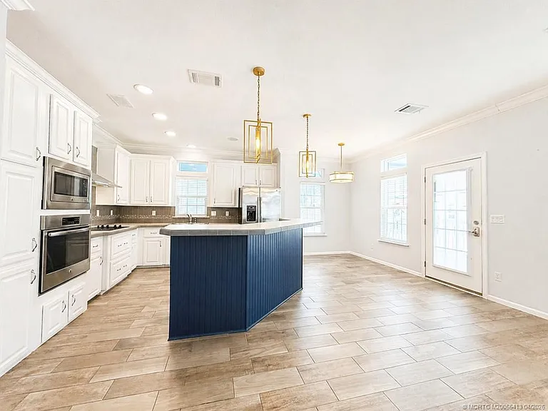 35 NE Nautical Dr — Photo 21