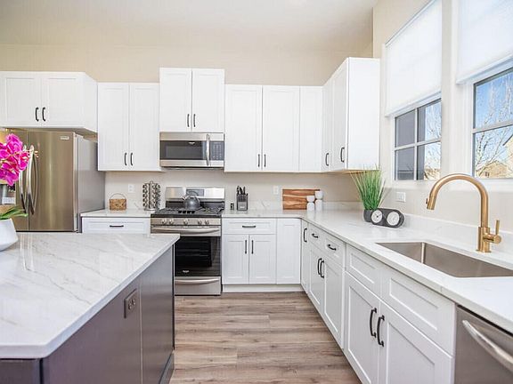 3rd image of 4307 W Canterbury Rd