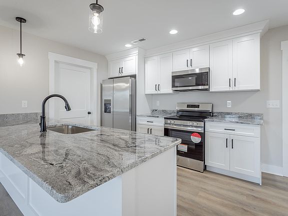 4th image of 4333 Sunset Ave