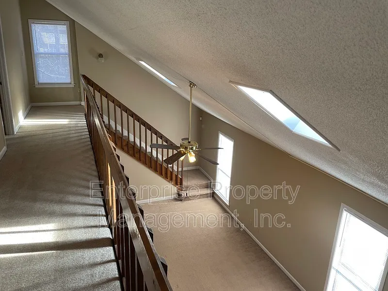 3 bed, 2.0 bath, 2339 sqft, $1,995 — Photo 3