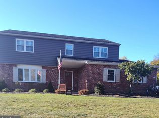 10 Maple Ln, Doylestown, PA 18901