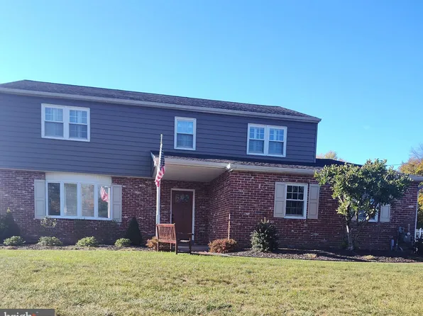 10 Maple Ln, Doylestown, PA 18901