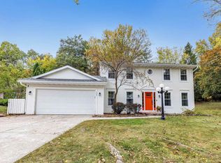 300 Michelle Ct, Green Bay, WI 54302