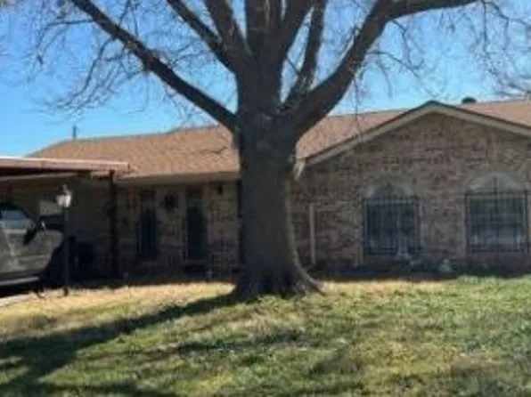 913 Foley Ave, Iowa Park, TX 76367