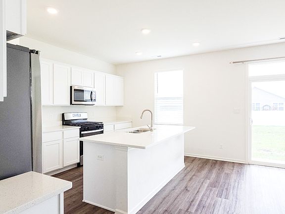3rd image of 10430 Morse Pl