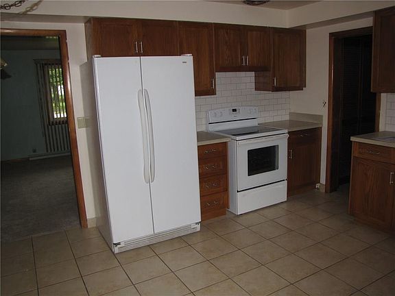 5th image of 745 N Broadway St