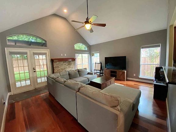4th image of 3301 Bradford Dr