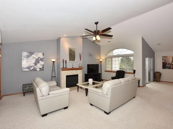 1096 Quinlan DRIVE #B, Pewaukee, WI 53072
