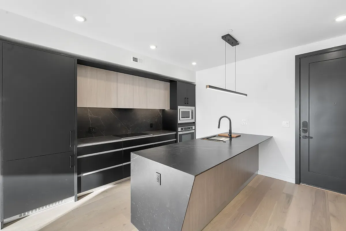 Building Photo - 815 N 3rd St #208