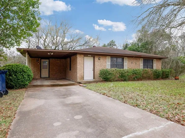 1305 Hidden Creek Lane, Brenham, TX 77833
