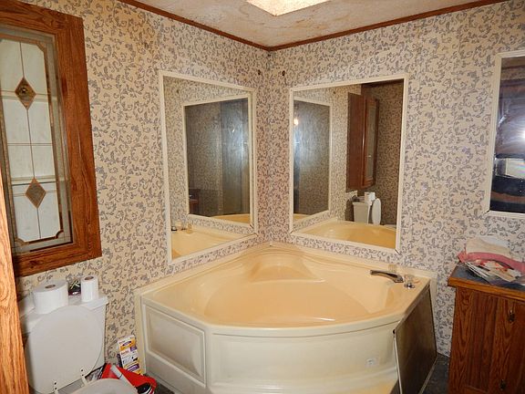 5th image of 38 Sherwood Ln