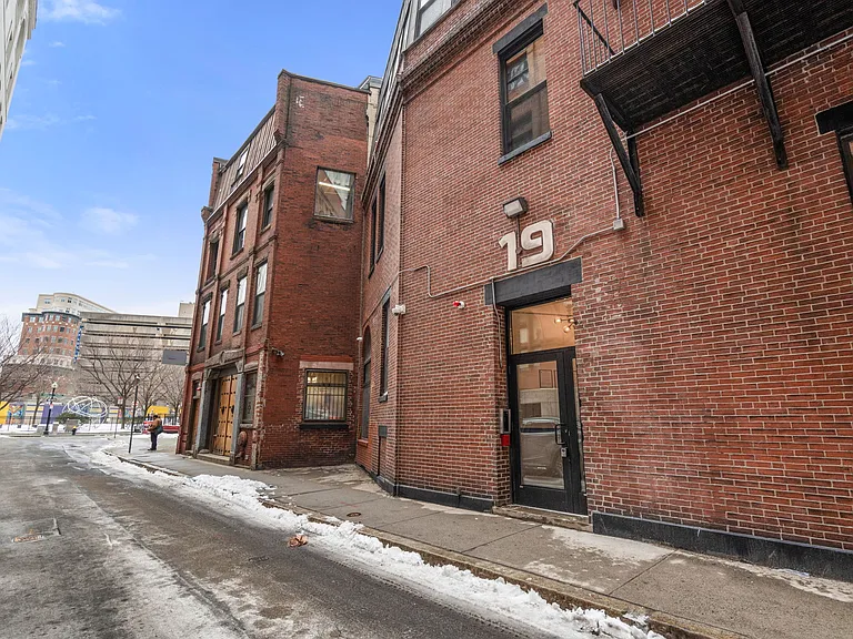 19 Stanhope St #1C — Photo 30