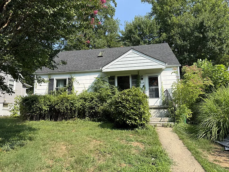1626 Center Ave — Photo 3