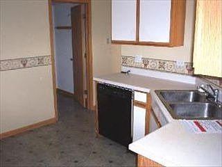 4th image of 635 Navajo St