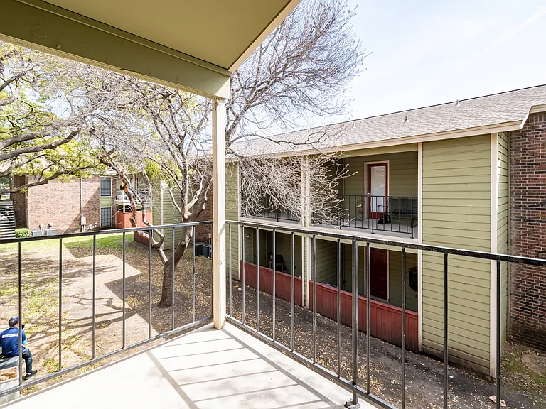 La Prada Place Apartments — Photo 22