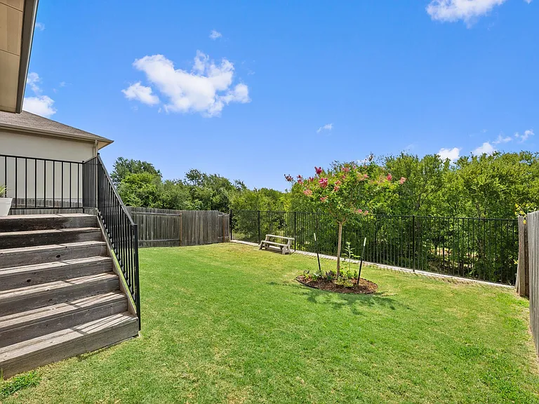329 Serpens St — Photo 18
