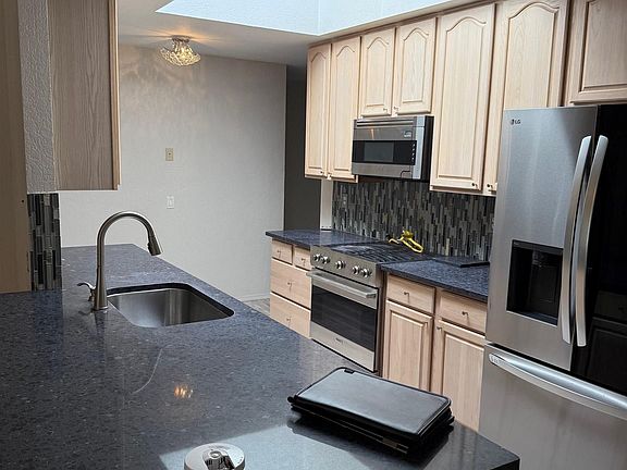 5th image of 1112 S Shelly Dr