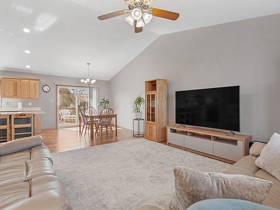 4th image of 5319 Carey Dr