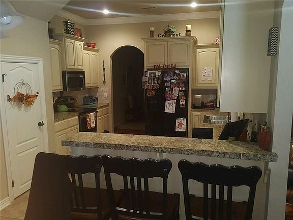 3rd image of 1905 S Doral Dr