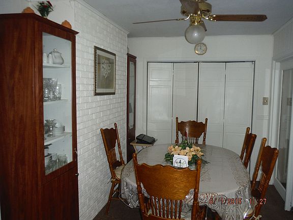4th image of 853 Hillcrest Ave