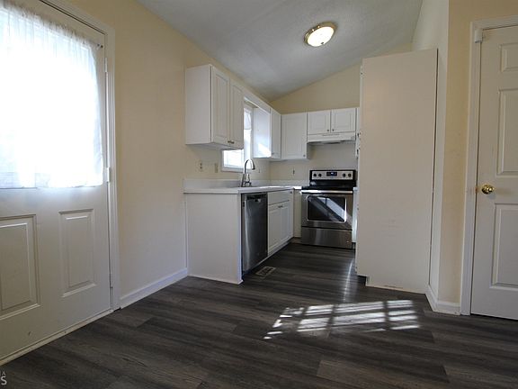 3rd image of 44 Northridge Dr