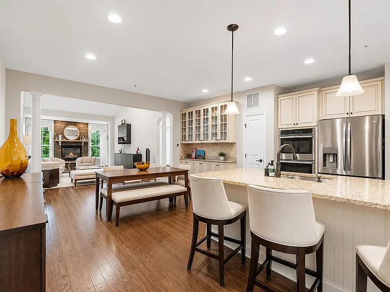 433 Fairmont Dr — Photo 4