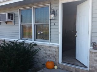 807 Covey Ln APT 4, Coal City, IL 60416