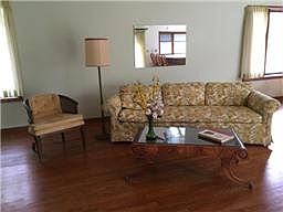 GREAT ROOM - VAULTED CEILING