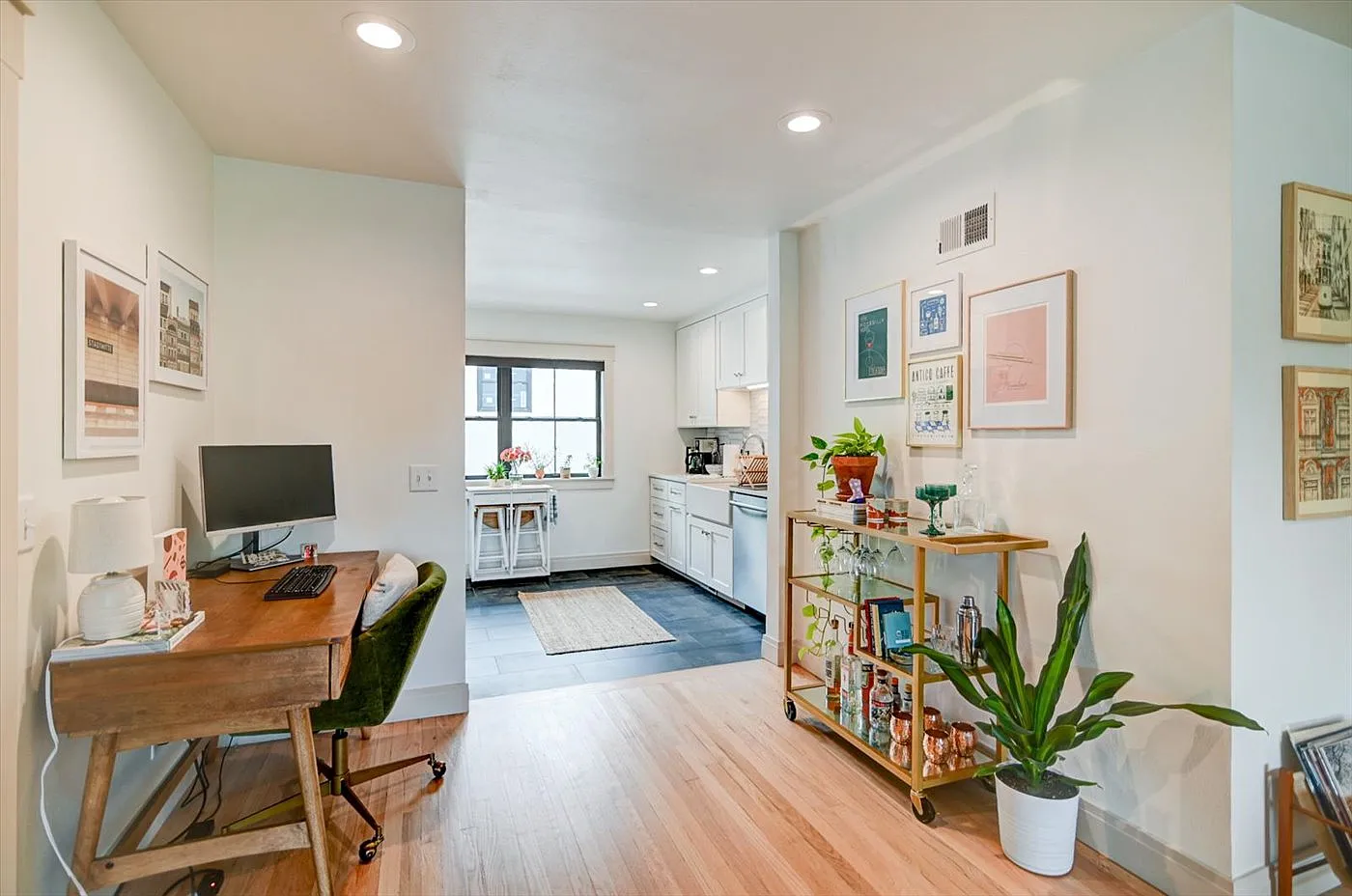 401 Presidential Ln — Photo 4