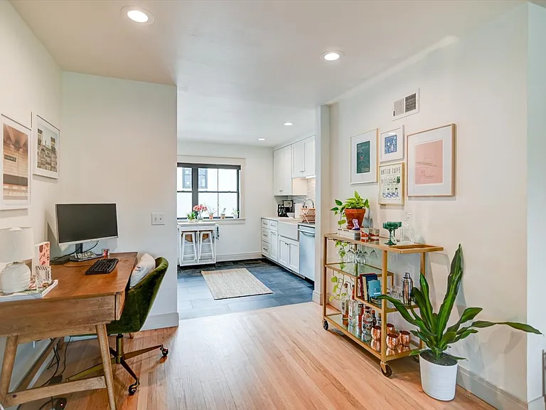 401 Presidential Ln #3 — Photo 5