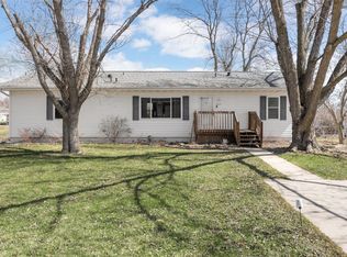 1223 39th Street Rd NW, Cedar Rapids, IA 52405