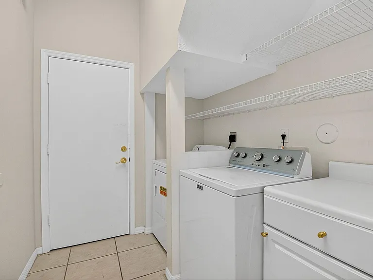 22194 Braddock Pl — Photo 24