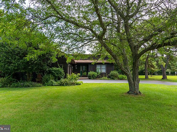 2nd image of 25 Gainsborough Dr