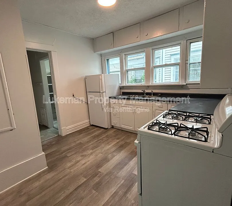 415 Davis St #2