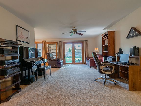 3rd image of 720 Bunker Hill Dr