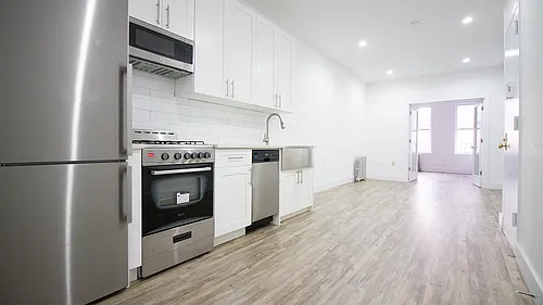 138 Street Nicholass Ave #3R Photo 1