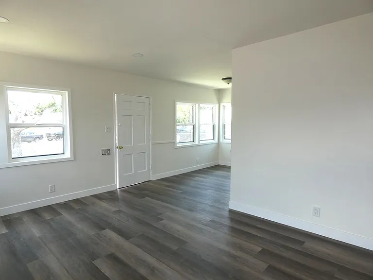 11820 State St — Photo 3