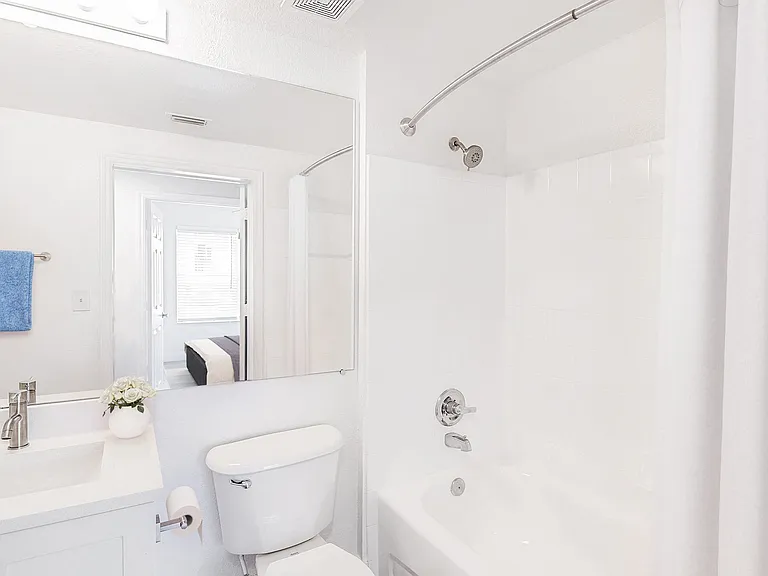 The Estates at Wellington Green Apartments — Photo 44