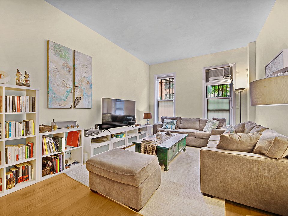 1st image of 321 E 53rd St #12